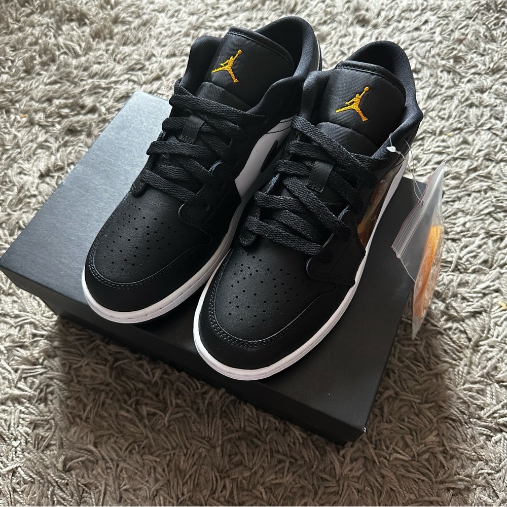 Nike | Jordan 1 sneakers size 6.5Y/8 women - Picture 6 of 11